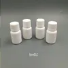 100pcs 10 ml 10 cm3 10 g małych plastikowych pojemników butelka z uszczelką pokrywki, puste białe okrągłe plastikowe pigułki Butelki AABEV