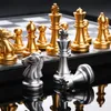 Gry szachowe średniowieczny składany klasyczny zestaw szachy z szachownicą 32 sztuki złoto srebrne szachy magnetyczne przenośne gry podróżne dla dorosłych zabawki 230617