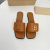 2023 Designer Herrstaller Kvinnor Fashion Letters Bur Slippers Luxury Summer Ladies Flat Rubber Sandals Beach Shoes Size 35-43