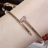 Fondi di vendita caldi Bracciale per unghie con carta per uomo e donna, gli interni alla moda non sbiadiscono, tendenza alla moda, stile antico, semplice ed elegante