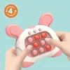 ポップライトフィジェットゲームクイックプッシュバブルゲームハンドルおもちゃの男の子の女の子のガールズアンチストレスおもちゃとLEDゲームマシンはストレスのおもちゃを緩和します