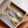 Boucles d'oreilles pendantes Antique Femme Style chinois Classique Super Fée Rétro Fleur de Magnolia Hetian Jade Long Tem