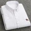 Chemises décontractées pour hommes Chemises pour hommes à manches courtes Oxford 100% coton sans poche Broderie de cheval Chemise décontractée pour hommes Chemise boutonnée à manches courtes 6XL 230619