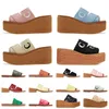 Woody Espadrille Wedge Sandals 유명한 코치 여성 디자이너 슬라이드 플랫 노드 자수 자수 리넨 하이힐 숙녀 고급 로퍼 신발 슬리퍼 플랫폼 슬라이더