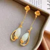 Boucles d'oreilles pendantes Antique Femme Style chinois Classique Super Fée Rétro Fleur de Magnolia Hetian Jade Long Tem