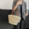 Plaj çantaları renkli çizgili dokuma çanta 2023 yeni Fransız tarzı bir omuz büyük kapasiteli tatil kadınları