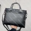 Bolso para computadora portátil para hombre Maletín de diseñador Bolso para computadora de hombro negro Bolso de cuero con letras clásicas Maletines de estilo simple