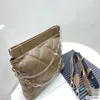 Clutch Bag de Couro Macio - Elegante, Prático e Luxuoso | estilo moderno, cadeia de letras, preto/marrom | Ideal para uso diário feminino