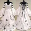 Renaissance vintage svartvita medeltida bröllopsklänningar vestido de novia keltiska brudklänningar med passform och flare ärmar flowe260k