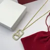 Klassisk avancerad nisch Populär kvinnlig designerbrev Pendant Halsband kedja Fashionabla smycken Party Jewelry Jewel Presentlåda
