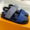 2023-Comfort Sandals ponownie wyobraża sobie ten swobodny styl w letnim dżinsie z lekką gumową podeszwą zewnętrzną i ergonomiczną wkładką dla całego dnia komfort