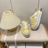 Designer skor vintage casual skor jane triomphe canvas skor broderi sommar utomhus platta damer duk skor lyx skate bräd sneakers