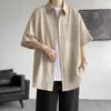 Mäns casual skjortor sommar kortärmad skjorta män mode överdimensionerade is silk koreanska lösa veckade män fast färgklänning