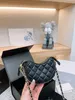 Nuova borsetta classica in pelle nera con bottone in oro chiaro borsa stilista casual abbinata a catena in pelle con bottone regolabile da donna