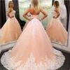 Sweetheart Hals Perzik Trouwjurk met Gekleurde Baljurken Ivoor Kant Applique Bruids Quinceanera Train231y