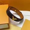 Pulseira de couro 2023 Nova pulseira de designer com cinto ajustável de letras de metal