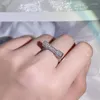 Cluster Rings Creative Luxury Full Diamond Bague Géométrique 925 Argent Blanc Zircon Surround Haut de gamme Femme Fête Fiançailles Cadeau