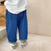 Dżinsy w stylu koreańscy chłopcy umyte bawełniane dżinsy 1-7t stały kolor mody mody All-mecz proste dżinsowe spodnie 230617