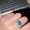 Pierścienie klastra luksusowy srebrny kolor stworzony zielony niebieski sztuczny masterzypowy kamień szlachetny pierścionek dla kobiet biżuteria prezenty zaręczynowe