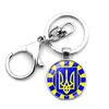 Llaveros Lindo colgante de llavero ucraniano Bolso de coche de moda para hombres y mujeres con llavero de botón de langosta de metal