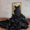 Robes de mariée sirène rouge noir gothique à lacets corset dos volants en cascade train organza princesse robes de mariée331K