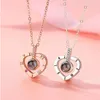 Chaînes Collier de projection pour femme Cuivre Micro incrusté Zircon Coeur Pendentif avec 100 langues intégrées 2 façons numériques d'exprimer l'amour