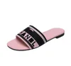 2023 PARIS Haftowane Dazzle Designer Kaptaki Women Sandały Sandały Letnie Paski plażowe Casualne płaskie suwaki Kobiety Panie Flip Flip Flops Haftowe buty Buty 46436