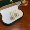 Boucles d'oreilles à tige Ajojewel boule de fleur de coquille exquise coréenne avec des bijoux en zircone cubique un cadeau pour les femmes choses douces