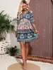 Grundläggande casual klänningar Boho Retro Mini Dress Women Floral Print Beach Female V Neck Kort ärm Damer Lossa Semester Summer 230619