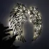 装飾的なオブジェクトの図形金属天使の翼の壁の彫刻は壁の天使の翼を照らします壁のアート装飾