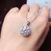 Women Pendant Halsband Fashion Round Imitation Mosang Stone Zircon Diamond Pendant Platinum Plated White Gold Necklace Party Jewets Birthday Present