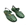 Projektant 2023 Klasyczne damskie męskie Sandałowe kapcie gumowe galaretki sandały plażowe płaskie swobodne buty alfabetowe kolory kolorów zewnętrznych rzymskich butów przezroczyste