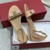 Sandali estivi da donna Sandali alla moda in pelle verniciata Zeppe Tacco medio Décolleté con nodo a farfalla Sandali gladiatore in metallo Scarpe Donna