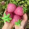 Giocattolo di decompressione Simulazione Cambia colore Strawberry Vent Ball Fruit To Stress Relief Toy Tofu Ball Pinch Giocattolo per bambini Office Decompression 230617