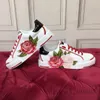 شقق المرأة أحذية غير رسمية أحذية رياضية بيضاء الورد زهور الزهور جولة إصبع القدم أحذية مدراء طباعة جلدية حقيقية للنساء