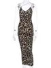 Vestidos casuais Hugcitar estampa de leopardo sem mangas com decote em V sexy midi vestido primavera moda feminina streetwear 2021 roupas de festa de natal j230619