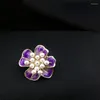 Broches Paarse Bloem Kraag Emaille Pin Corsage Verborgen Haak Anti-Blootstelling Kleine Broche Pak Trui Hoed Ornament vrouwen Parel Sieraden