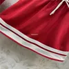 23SS مصممة للنساء فستان من قطعتين بدلات الزي مع لافتات رسائل Girls Milan Runway Grouging Outwear Tee Crop Top T Shirt Stack
