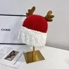 Berets Weihnachtsmütze, um ein Geschenk zu senden Winter Warme Strickwolle Weibliche Schöne Geweihe Plüsch Ohrschutzkappe Bao Kopf kalt XU138
