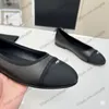 Damen-Kleiderschuhe, Designer-Slipper mit Strasssteinen, Rindsleder-Sandalen, Seiden-Slides, klassische Schwarz-Rosa-Hausschuhe, lässiger Outdoor-Ballettschuh, weiche, bequeme Pantoletten