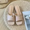 Chinelos de couro rebitados top sapatos de grife de luxo verão novas sandálias femininas moda confortável sapatos de praia ao ar livre respirável sapatos casuais sexy peep-toe plana 36-41