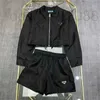 Dames tweedelige broek designer zomer nieuwe mode driehoekige decoratieve polohals rits korte jas met elastische taille shorts set OWJ2
