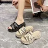 Zapatillas de verano para mujeres zapatillas cuña tacones altos sandalias de suela plataforma femenina toboganes blancos para mujer zapatos de cara de pescado de pescado j230620