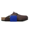 Designer tofflor män kvinnor sandaler glider tofflor mjuk fotbädd mocka läder spänne remskor män utomhus clogs sneakers 35-46