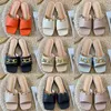 Chinelos de couro rebitados top sapatos de grife de luxo verão novas sandálias femininas moda confortável sapatos de praia ao ar livre respirável sapatos casuais sexy peep-toe plana 36-41