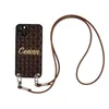 Capa de telefone de luxo com cordão para pendurar Marca Designer 11pro Capa para celular Couro Corda Impressão Têxtil Xsmax Feminina Capa Mole