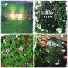 Dekorativa blommor konstgjorda växtväggdekor plast gräsmatta grön plantering bakgrund väggar dörr butiksskylt bild simulering blomma