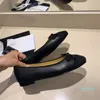 Sapatos sociais de designer Sapatilhas de balé Sapatos femininos 100% couro legítimo Lambskin Cap Toe Mocassim de luxo tamanho 35-42