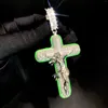 Ketten 2023 Iced Out Bling voll gepflastert 5A Zirkonia CZ grüne Emaille leuchtende Hip Hop Männer Junge Jesus Kreuz Anhänger Halsketten Schmuck