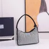 Tasarımcı Lüks Tote Çantalar Yeniden Edit 2000 Pembe Satin Kristal Naylon Omuz Üst Sap Mini Hobo Çantası 7a Kalite Moda Kadın Çantalar